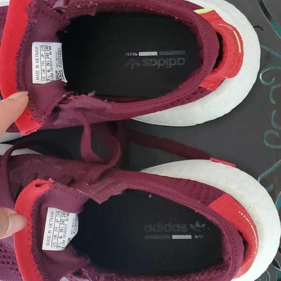 Excellent condition adidas, only wore once, maroon color - Picture 7 of 9